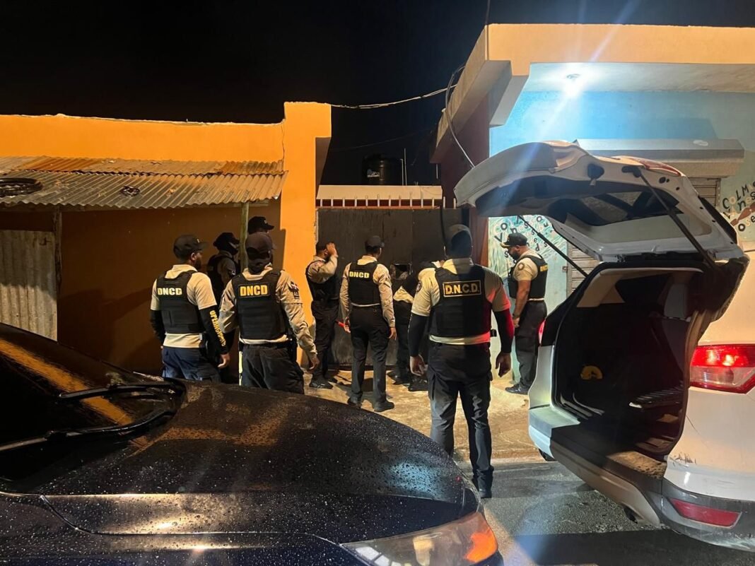 Accidente en Santiago deja dos muertos tras impacto entre motocicleta y vehículo